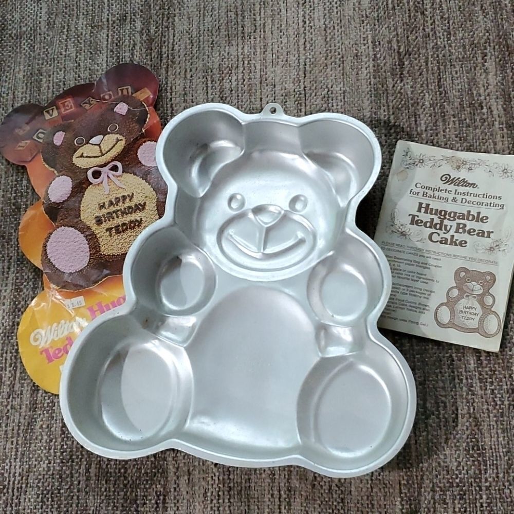 Wilson | 1982 Huggable Teddy Bear Pan